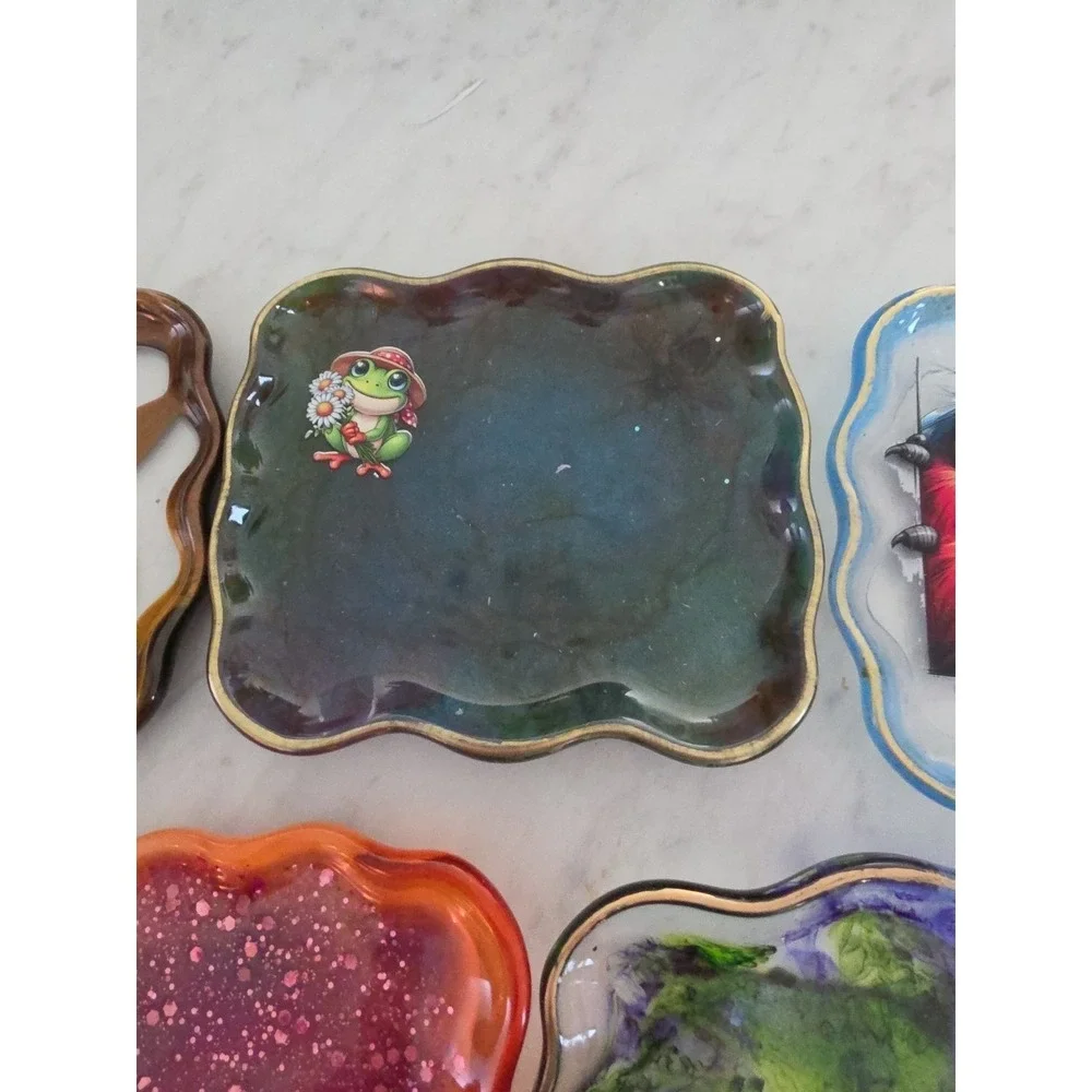 Handmade  Resin  Wavy Edge Plates